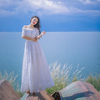 Biała sukienka Slash szyi wydrążony kwiat Księżniczka koszula nocna retro elegancka kobieta długie koszule nocne lato z krótkim rękawem QZ956
