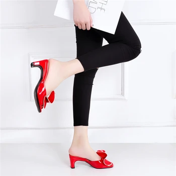 FEDONAS 2020 letnia nowa moda zwięzłe damskie lakierowane sandały klapki monochromatyczne kolory motyl węzeł Casual buty kobieta
