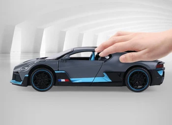 Modelowanie Hot skali 1:24 koła Bugatti divo metal model diecast car pull back toy colleciton ze światłem i dźwiękiem dla chłopców prezent