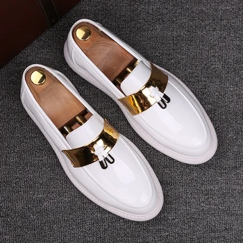 Męskie białe skórzane buty Slip On Fashion męskie formalne лоферы buty na płaskiej podeszwie metalowa obuwie dla mężczyzn homme mocassin