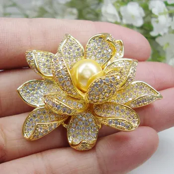 Nowy Elegancki Cyrkon Kryształ Kwiat Lotosu Kobieta Broszka Agrafka Brązowy Perła Biżuteria Akcesoria Mody