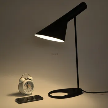 Replika Louis Modern AJ lampa Arne Jacobsen lampy stołowe do sypialni gabinet stoisko oprawy Home Loft Decor lampa E27