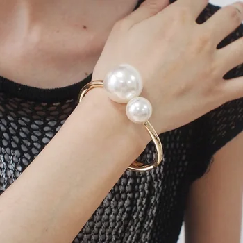 UKMOC romantyczny gatunek sztuczne perły bransoletki akcesoria mody sukienka metalowe mankietów bransoletki dla kobiet biżuteria Urok
